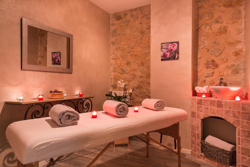 La Bastide De & 4*