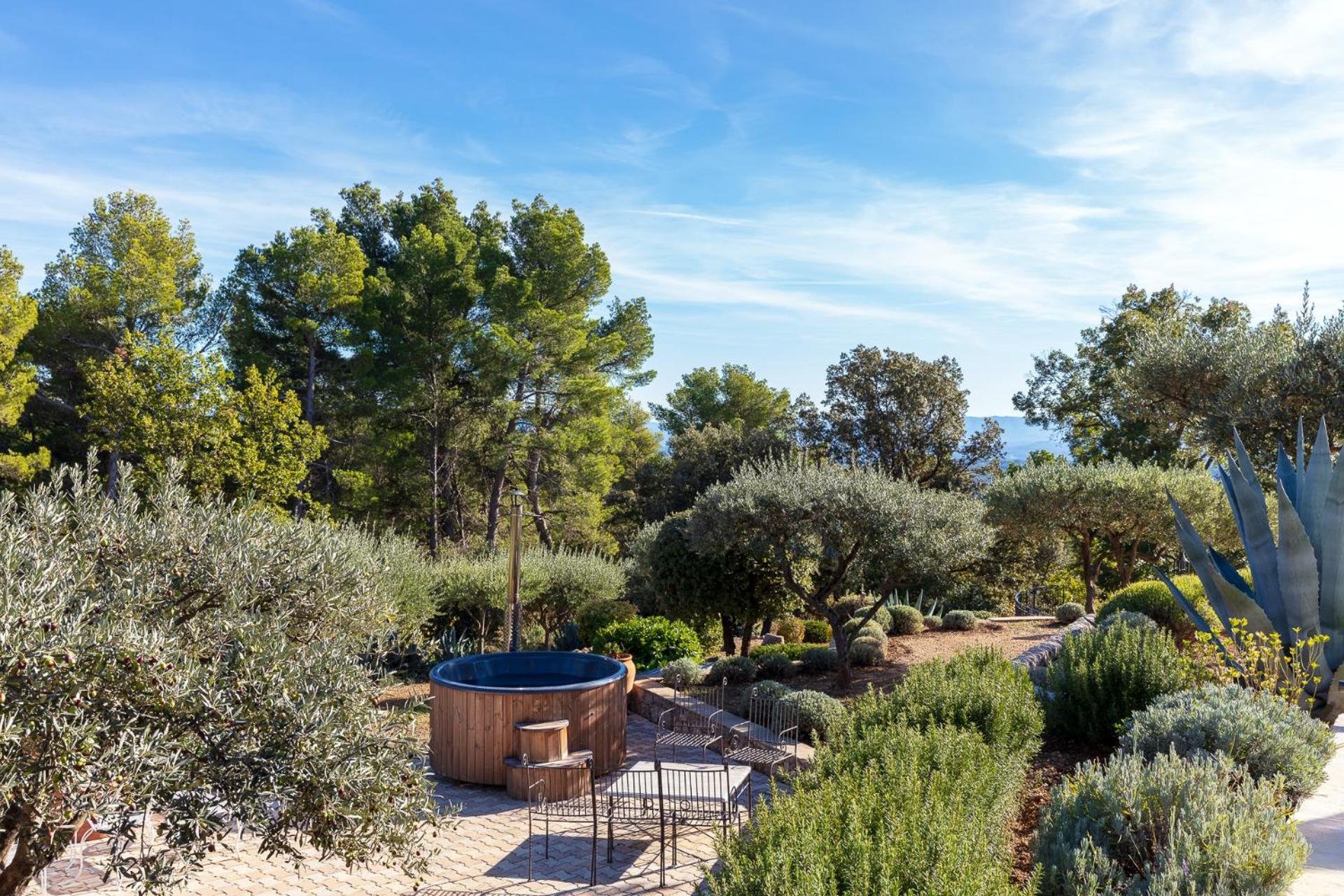 La Bastide De & Hotel 4*