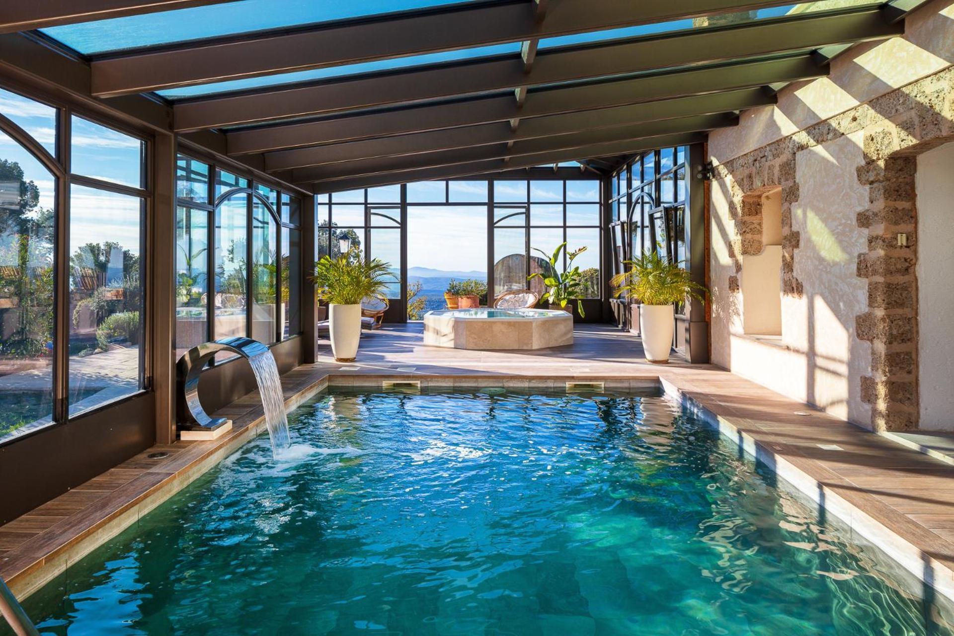 La Bastide De & 4*