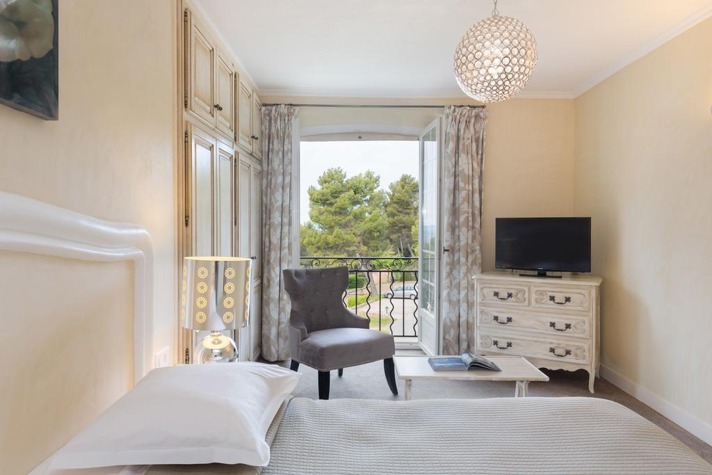 La Bastide De & 4*